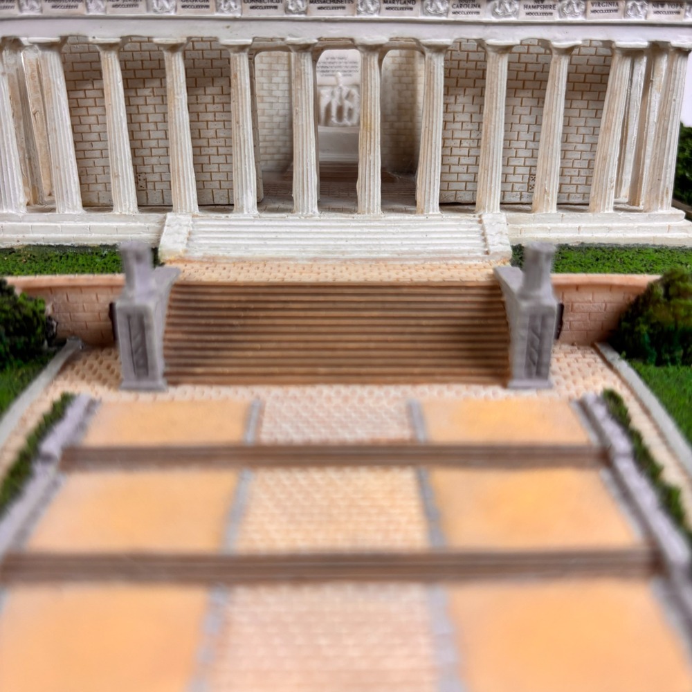Danbury Mint The Lincoln Memorial Landmark Building Replica